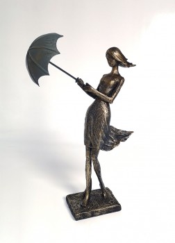 Skulptur. Kunstfiber. Elegant pige med paraply H 32 cm
