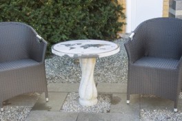 Cafébord med Verdenskort i granit