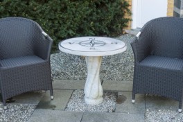 Cafébord med kompas, i granit