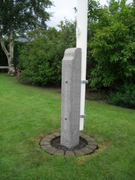 Flagsstangsholder - grå granit