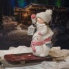 Julefigurer - Pige ved snemand med LED lanterne