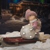 Julefigurer - Pige med LED snebold