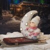 Julefigurer - Dreng krammer LED måne